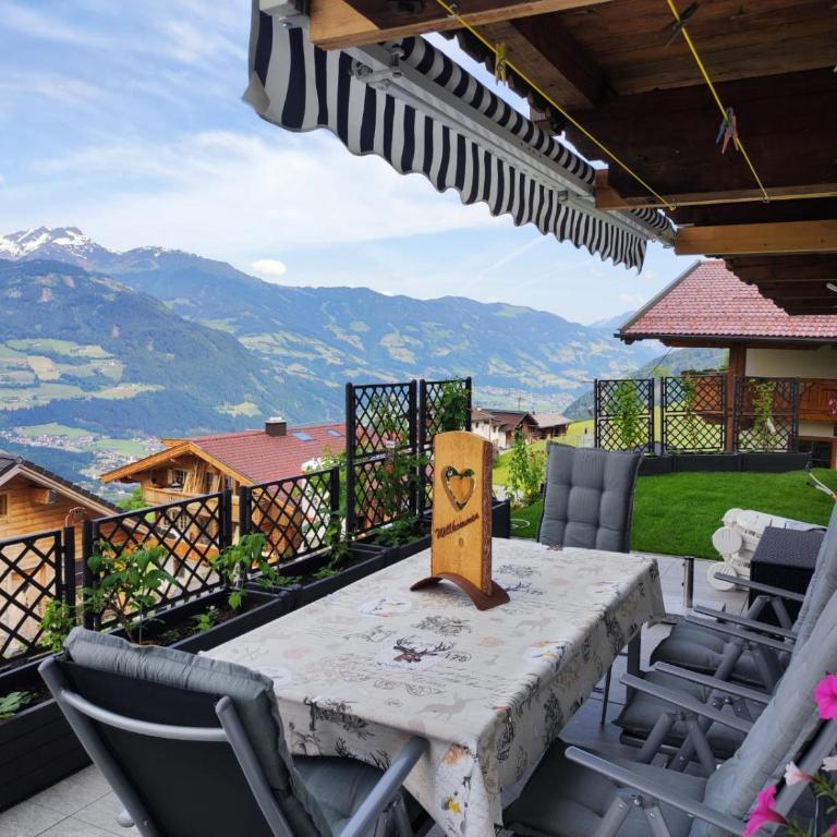 Ferienwohnung Zillertalblick - Deluxe-Apartment mit 2 Schlafzimmern und Gartenblick - 1