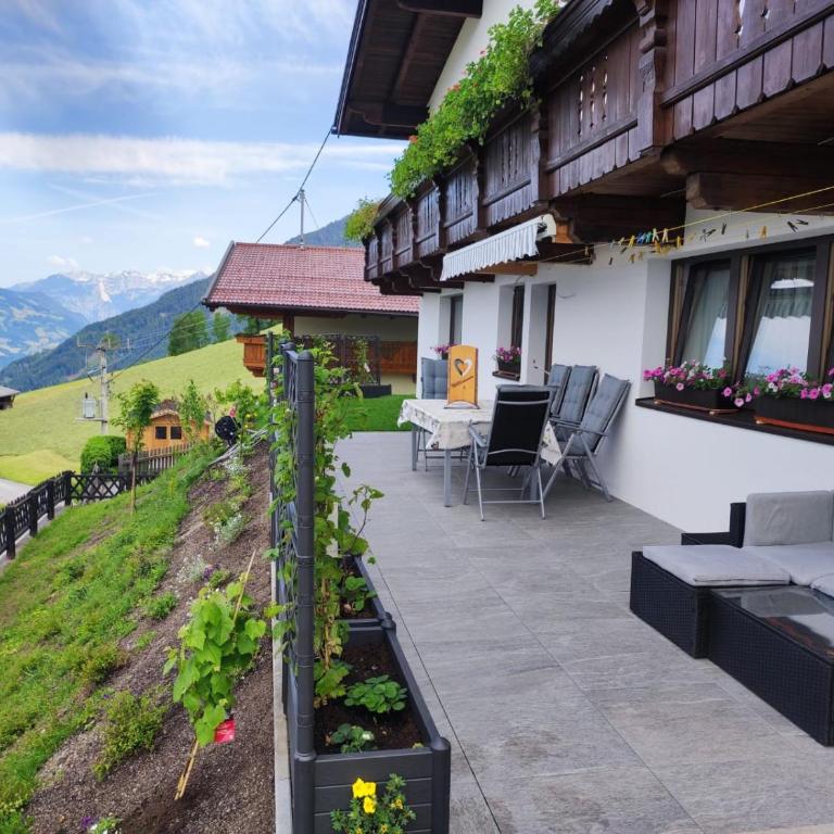 Ferienwohnung Zillertalblick - Deluxe-Apartment mit 2 Schlafzimmern und Gartenblick - 34