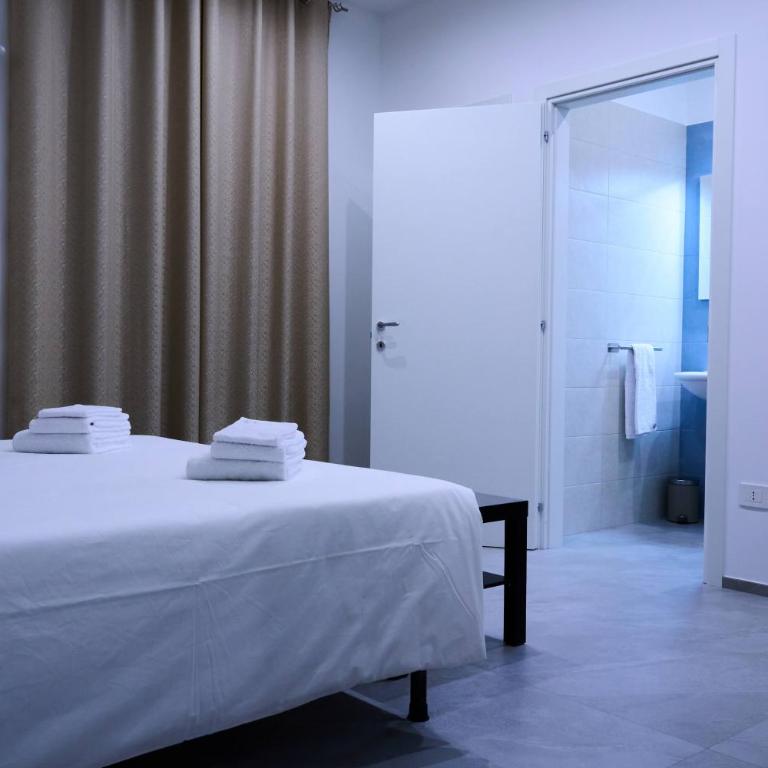 Dimora D'Alessio - Double Room with Balcony - 5