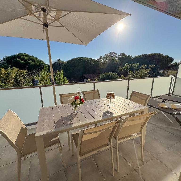 Aurora, magnifique, classé 3 étoiles, 6 personnes, accès direct plage, parking privé, vue mer à travers la pinède - Appartement 2 Chambres - 20