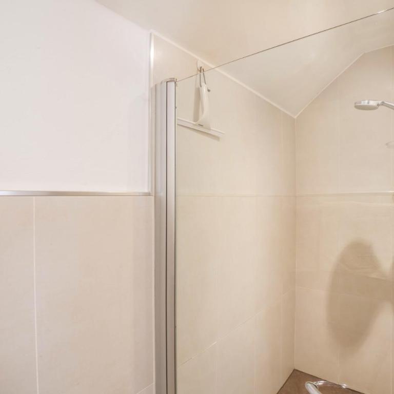 Schnitzer Ferienwohnung Anemone - Appartement 1 Chambre - Vue sur Jardin - 17
