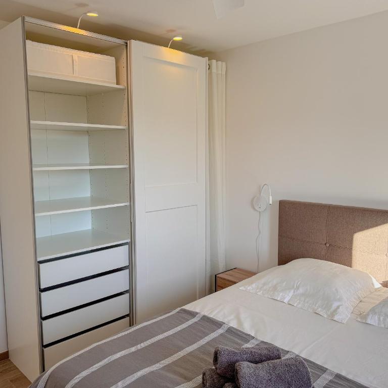Aurora, magnifique, classé 3 étoiles, 6 personnes, accès direct plage, parking privé, vue mer à travers la pinède - Appartement 2 Chambres - 36