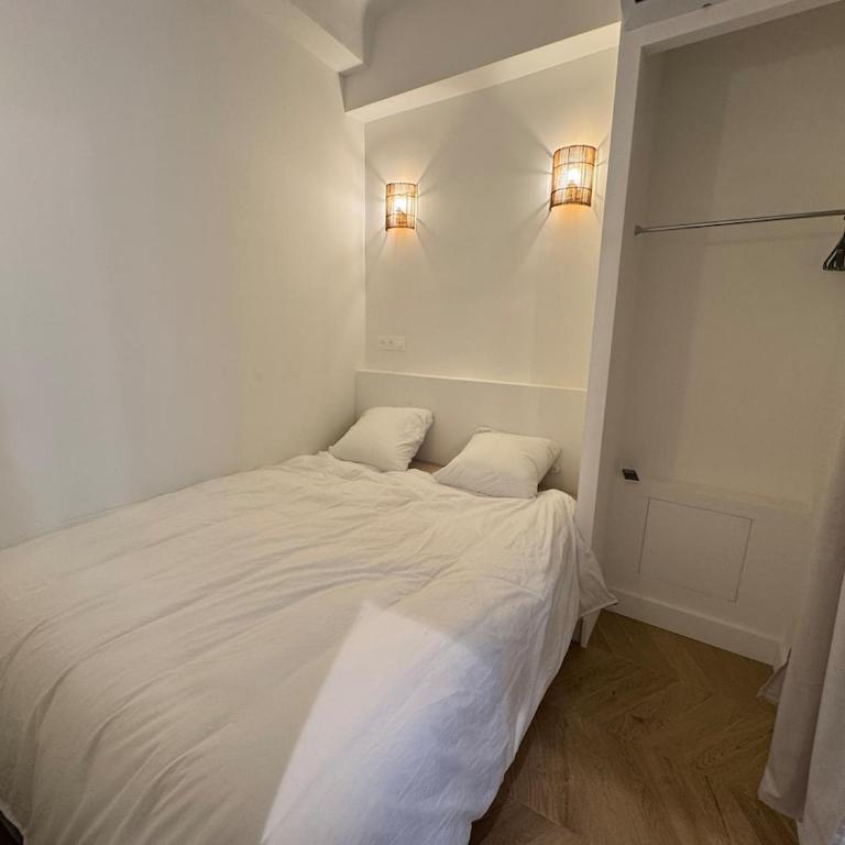 Luxury renovated apartment in Antibes Old Town - One-Bedroom Apartment - 2