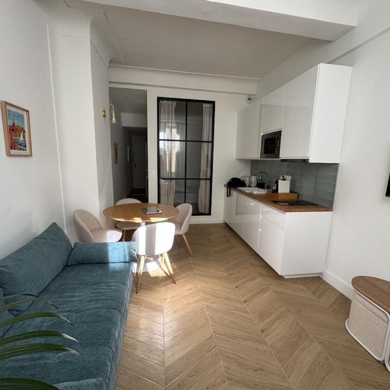Luxury renovated apartment in Antibes Old Town - One-Bedroom Apartment - 5