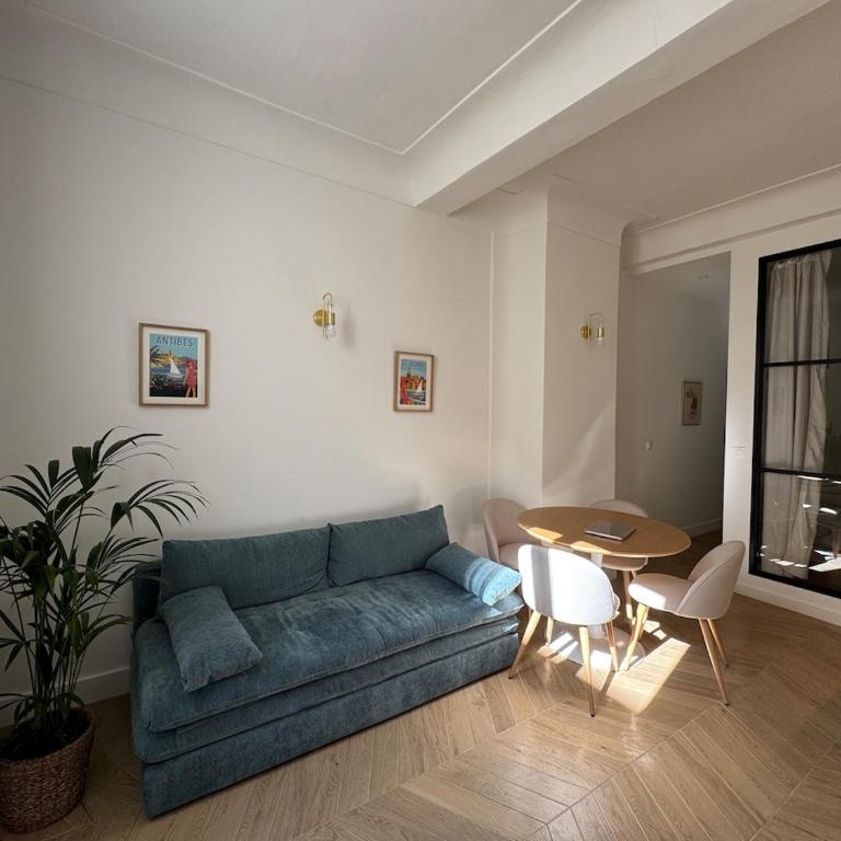 Luxury renovated apartment in Antibes Old Town - One-Bedroom Apartment - 8