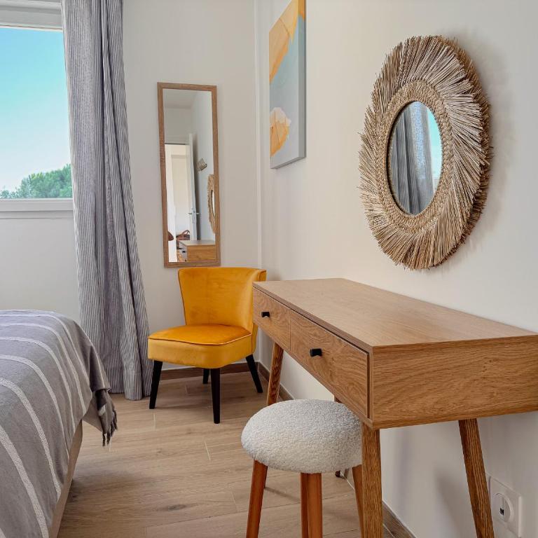 Aurora, magnifique, classé 3 étoiles, 6 personnes, accès direct plage, parking privé, vue mer à travers la pinède - Appartement 2 Chambres - 34