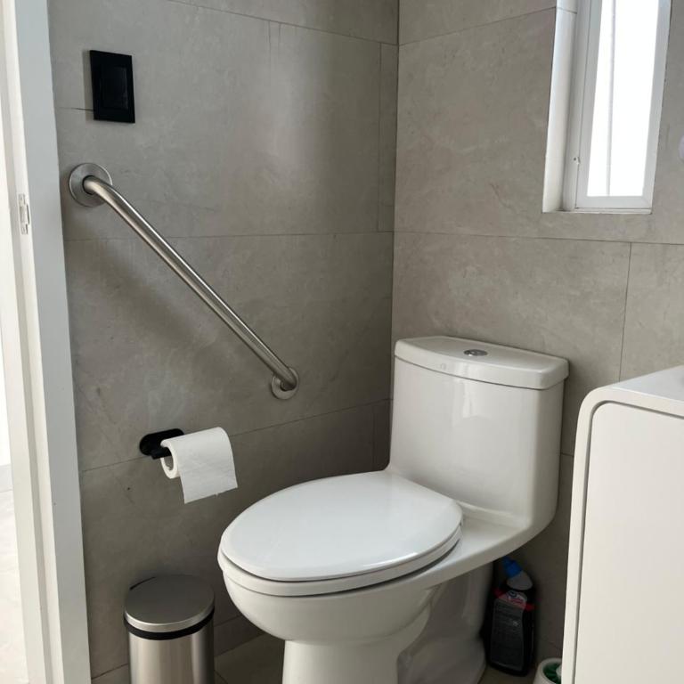 Bonito espacio de habitación con terraza, cocina y baño privado en Casa Oasis Malvas - World Cup visitors welcome! - One-Bedroom Apartment - 31