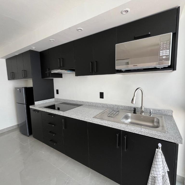 Bonito espacio de habitación con terraza, cocina y baño privado en Casa Oasis Malvas - World Cup visitors welcome! - One-Bedroom Apartment - 20