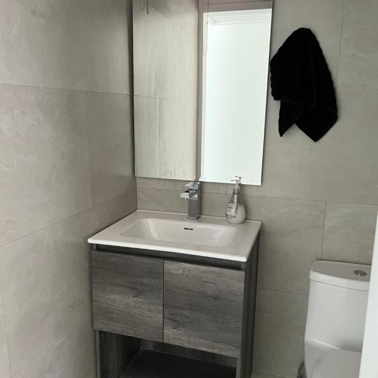 Bonito espacio de habitación con terraza, cocina y baño privado en Casa Oasis Malvas - World Cup visitors welcome! - One-Bedroom Apartment - 35