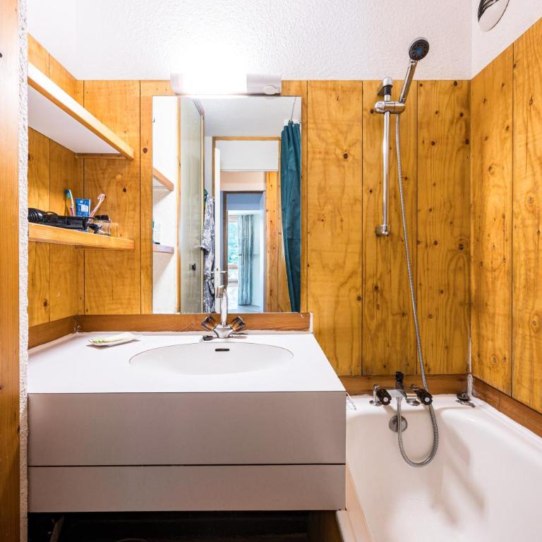 Valmorel - Superior One-Bedroom Apartment with Balcony - 14