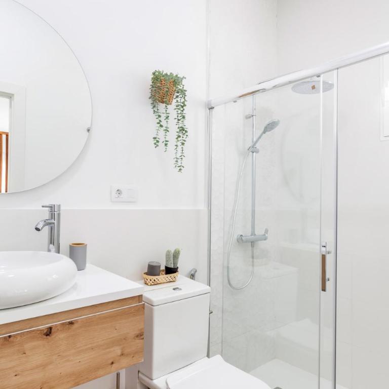Cozy & new studio apartment next to Turia Gardens - One-Bedroom Apartment - 7