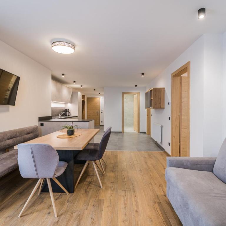 Kuenz Dolomites App 5 - Deluxe-Apartment mit 2 Schlafzimmern und Gartenblick - 1