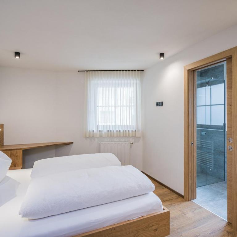 Kuenz Dolomites App 5 - Deluxe-Apartment mit 2 Schlafzimmern und Gartenblick - 3