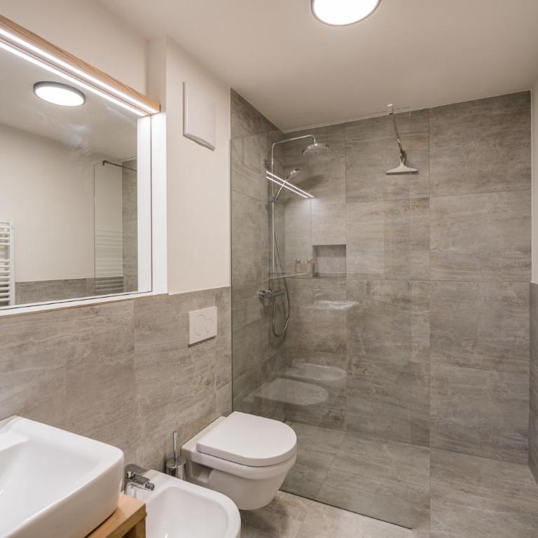 Kuenz Dolomites App 5 - Deluxe-Apartment mit 2 Schlafzimmern und Gartenblick - 9