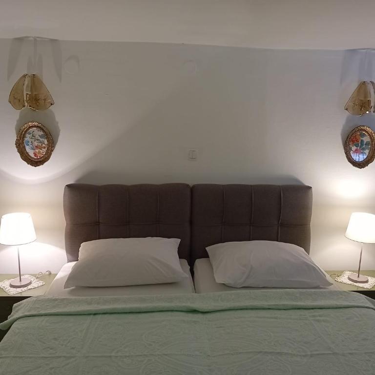 Green Lily Apartments - Apartment - 36
