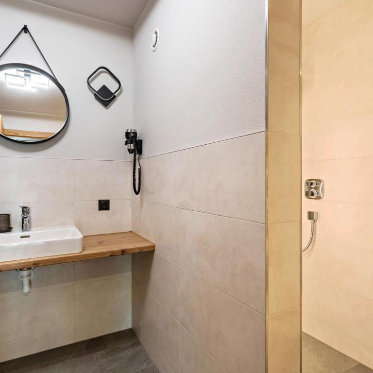 Luisalle Top 5 - Deluxe Apartment mit Balkon und 2 Schlafzimmern - 13