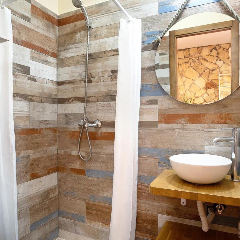 Casa Dorca 1 - Habitación Cuádruple con ducha - 17