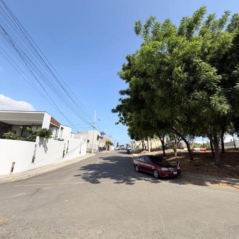 Vive Manta como nunca antes! - Three-Bedroom House - 2