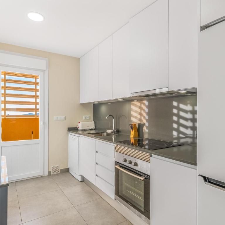 Playa Principe Esc 10 - Two-Bedroom Deluxe Apartment with Ocean View - 7