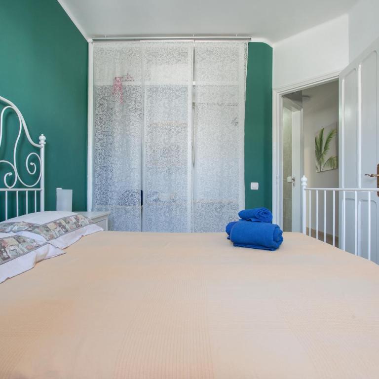 Apartamento Sol y Playa - Two-Bedroom Deluxe Apartment with Ocean View - 11