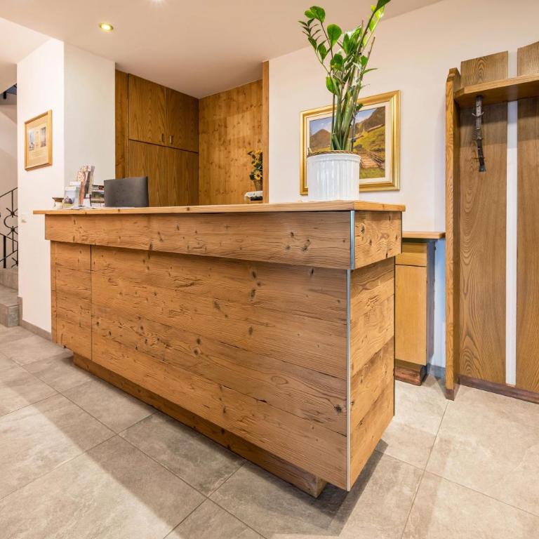 Residence Condor Apt Rosengarten - Appartamento Deluxe con 2 Camere da Letto e Vista Giardino - 23