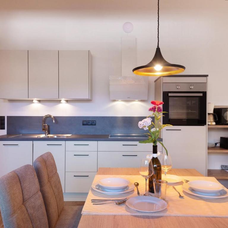 Living Lerchna - Schöne Aussicht 2 - Superior One-Bedroom Apartment with Balcony - 3