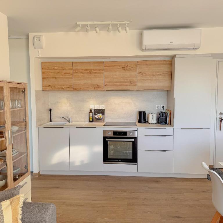 Aurora, magnifique, classé 3 étoiles, 6 personnes, accès direct plage, parking privé, vue mer à travers la pinède - Appartement 2 Chambres - 41