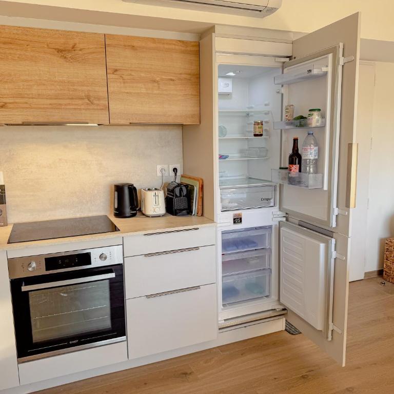 Aurora, magnifique, classé 3 étoiles, 6 personnes, accès direct plage, parking privé, vue mer à travers la pinède - Appartement 2 Chambres - 43
