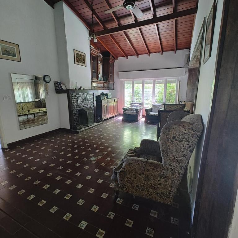 Hasta 10 personas en Zona norte de Mar del Plata con Quincho, a 20 cuadras de la playa - Casa con 1 dormitorio - 32