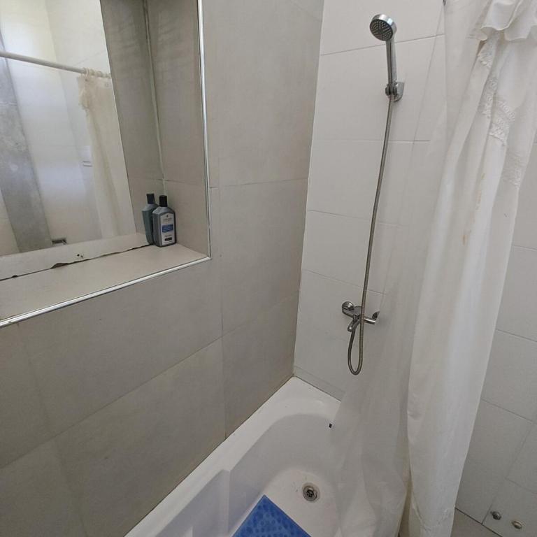 Hasta 10 personas en Zona norte de Mar del Plata con Quincho, a 20 cuadras de la playa - Casa con 1 dormitorio - 36