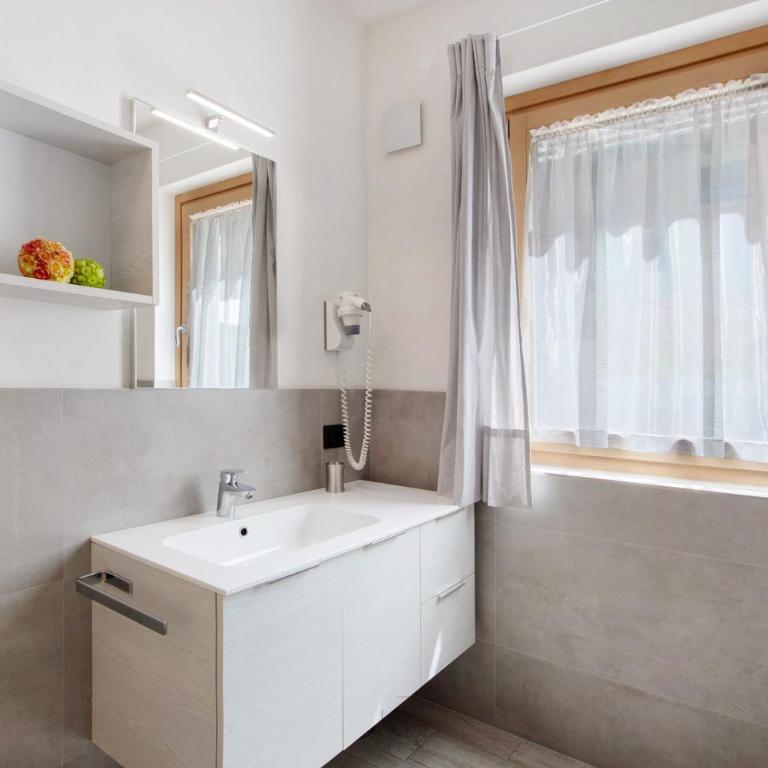 Chalet Snowlake Appartamento Neve - Appartamento Deluxe con 2 Camere da Letto e Vista Giardino - 18