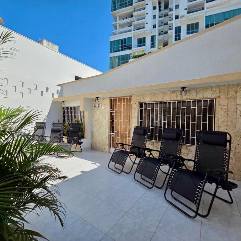 Casa con piscina y terraza privada a pasos de la playa - Three-Bedroom Home - 4