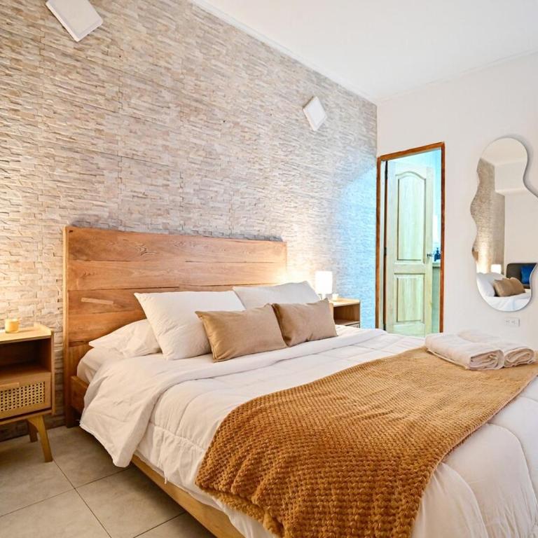 Casa con piscina y terraza privada a pasos de la playa - Three-Bedroom Home - 22
