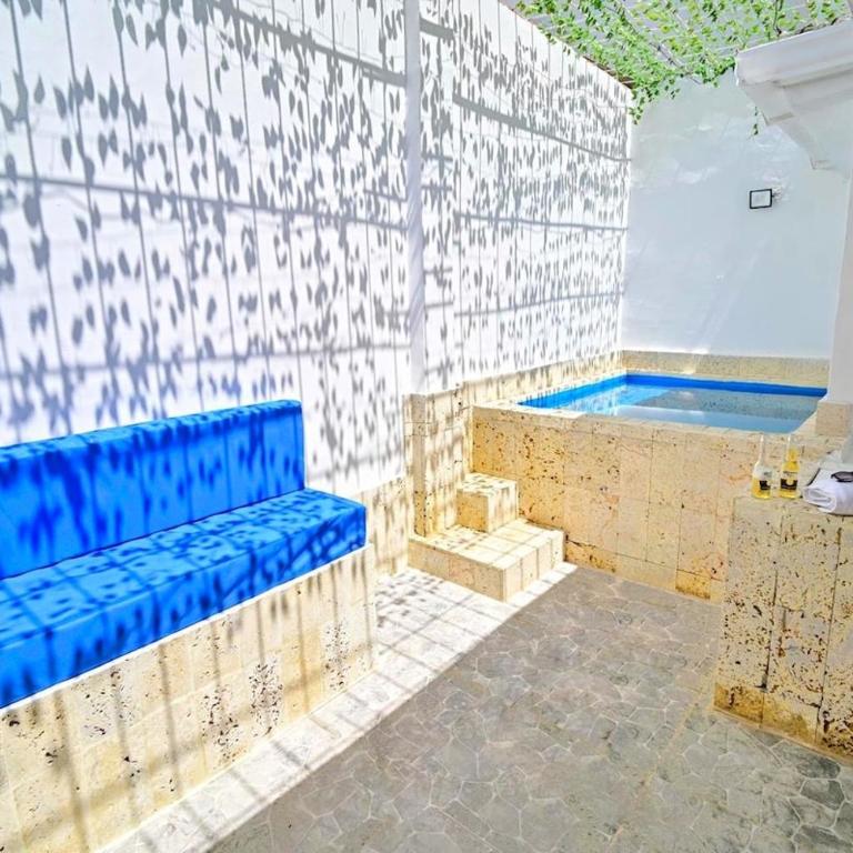 Casa con piscina y terraza privada a pasos de la playa - Three-Bedroom Home - 29