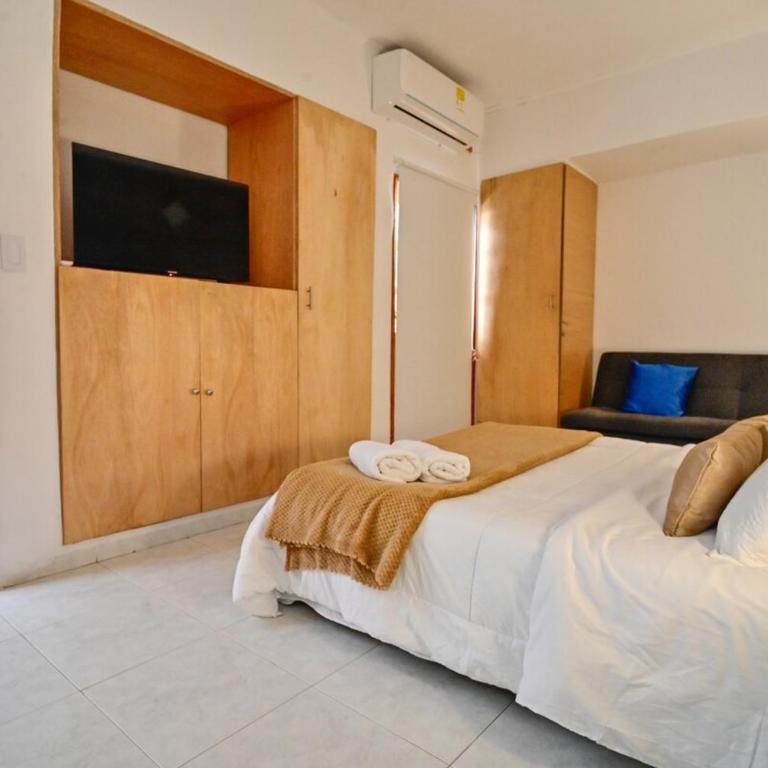 Casa con piscina y terraza privada a pasos de la playa - Three-Bedroom Home - 42