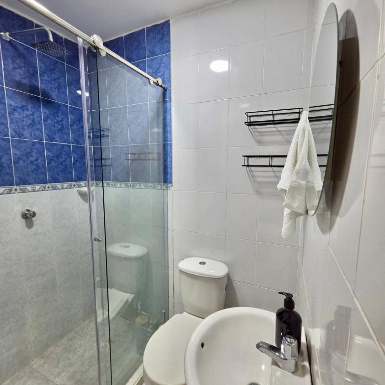 Casa con piscina y terraza privada a pasos de la playa - Three-Bedroom Home - 54