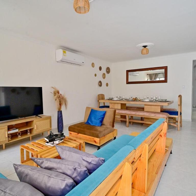 Casa con piscina y terraza privada a pasos de la playa - Three-Bedroom Home - 55