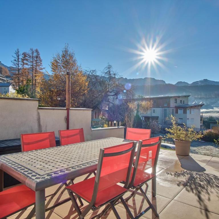 La Croix Du Sud - Two-Bedroom Deluxe Apartment with Garden View - 20