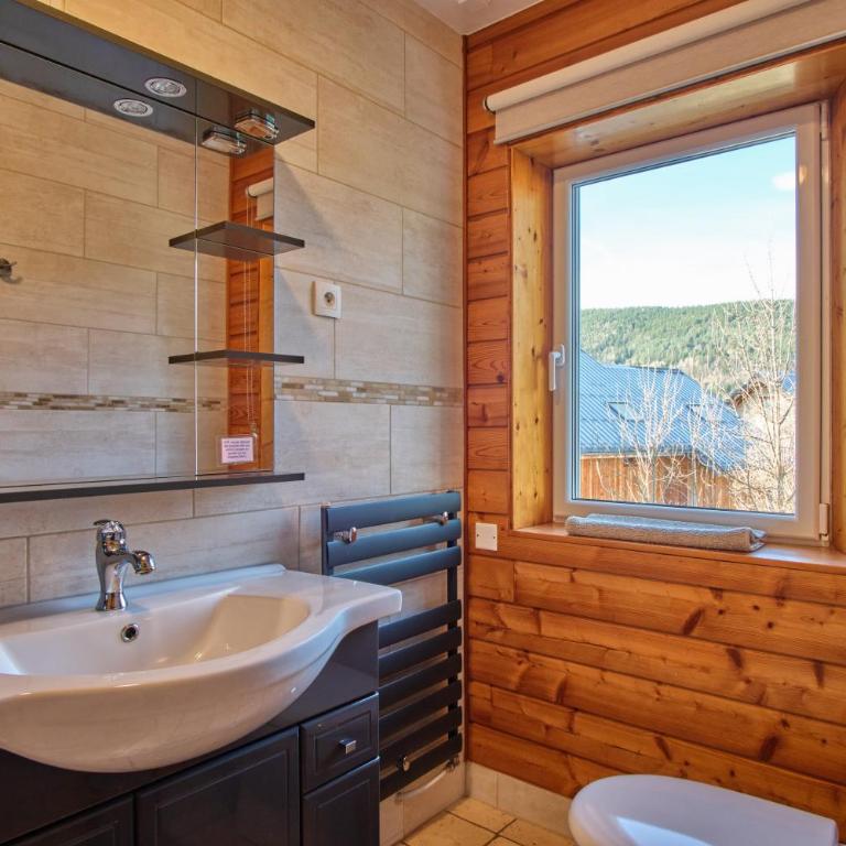 La Croix Du Sud - Two-Bedroom Deluxe Apartment with Garden View - 14