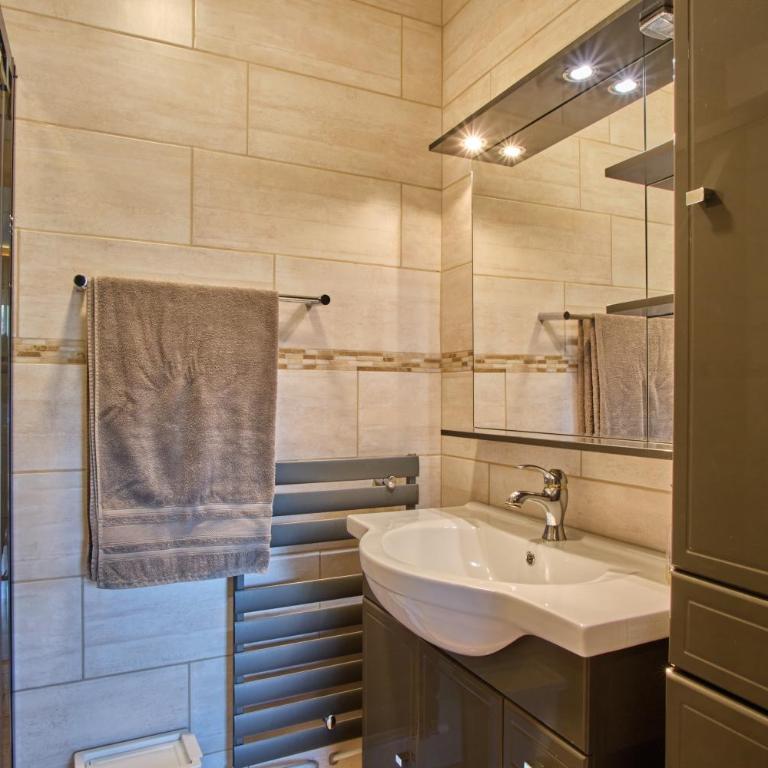 La Croix Du Sud - Two-Bedroom Deluxe Apartment with Garden View - 17