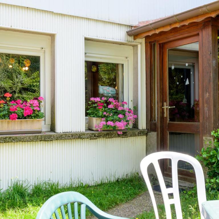 Appartement Atypique - Two-Bedroom Deluxe Apartment with Garden View - 21