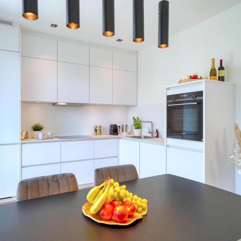 Villa Carmensita Premium Lazise - Appartamento Deluxe con 2 Camere da Letto e Vista Giardino - 12
