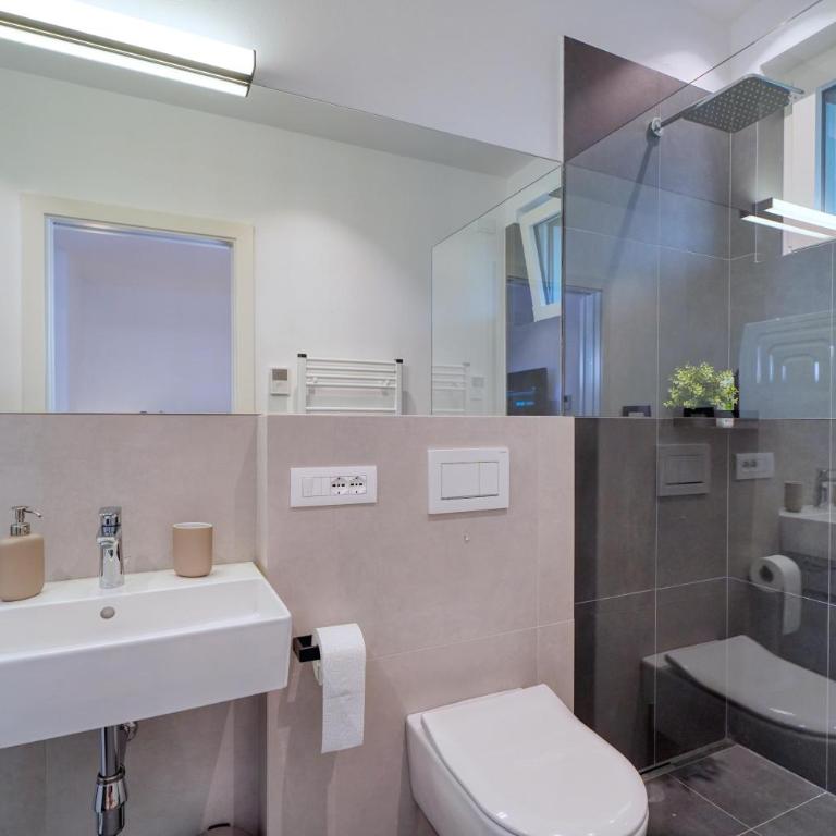 Villa Carmensita Premium Lazise - Appartamento Deluxe con 2 Camere da Letto e Vista Giardino - 15
