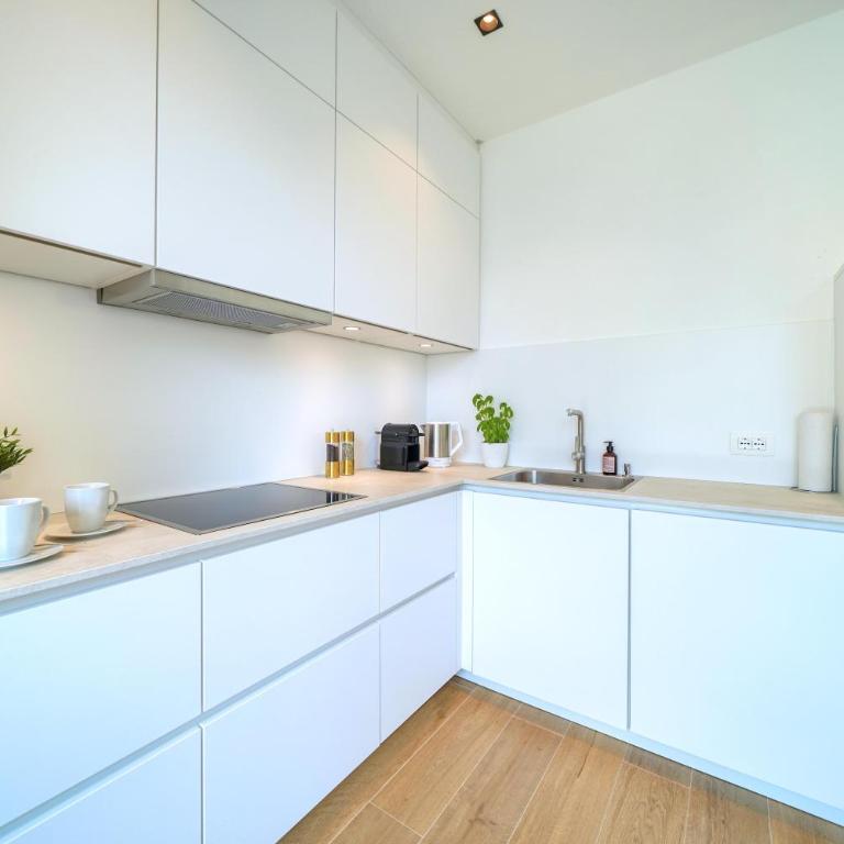 Villa Carmensita Premium Lazise - Appartamento Deluxe con 2 Camere da Letto e Vista Giardino - 11