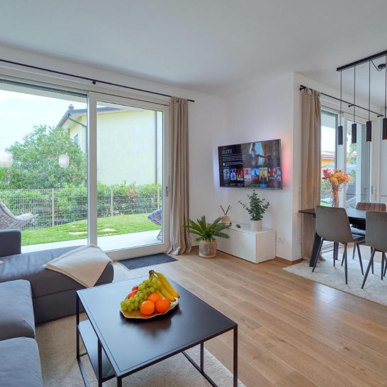 Villa Carmensita Premium Lazise - Appartamento Deluxe con 2 Camere da Letto e Vista Giardino - 1