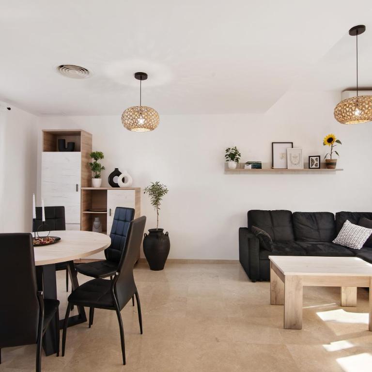 Estrella - Two-Bedroom House - 5