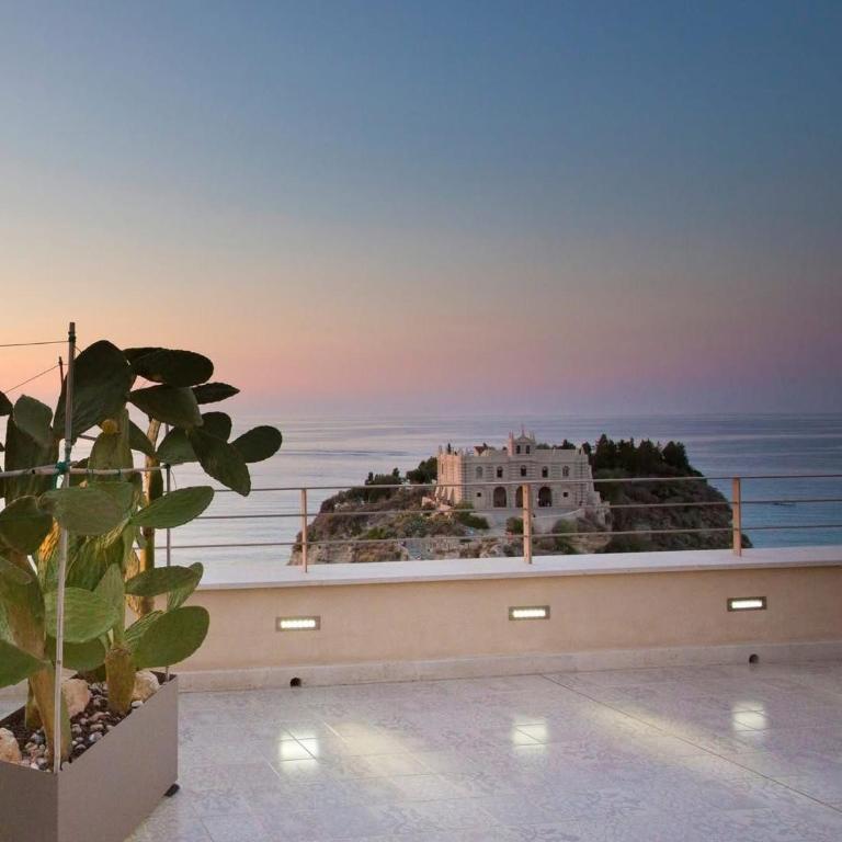 Tropea Vetera Luxury Home- Casa Forno 1638 - Superior Queen Room - 1