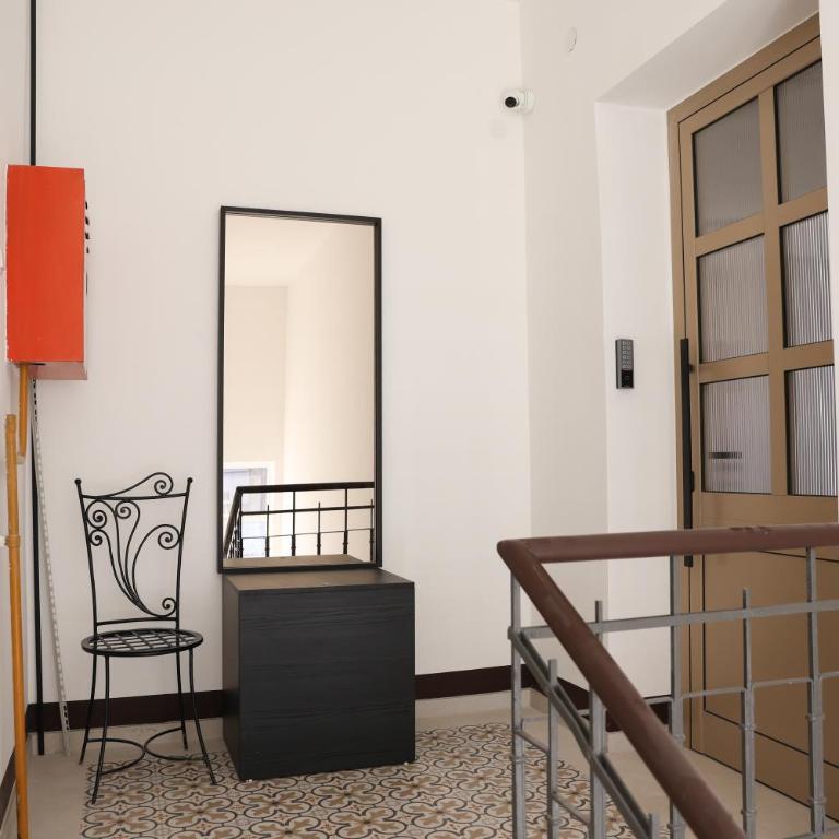 Urban Crown Apartments Sarajevo - Studio Apartment with Balcony - 11