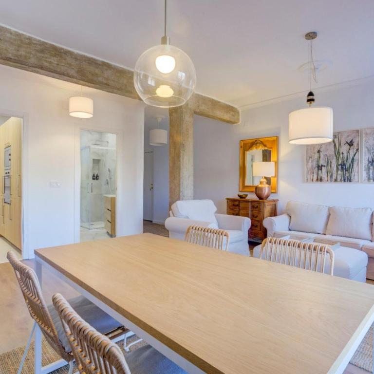 Vivir en Valencia - Two-Bedroom Deluxe Apartment with Balcony - 8