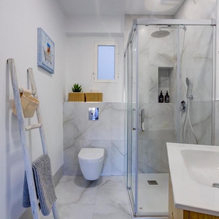 Vivir en Valencia - Two-Bedroom Deluxe Apartment with Balcony - 18